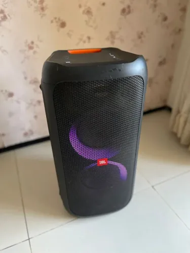 Caixa de som JBL 100