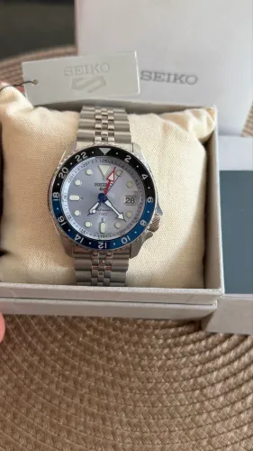 Relógio Seiko 5 Sports GMT Ice Blue Automático Azul 42.5mm