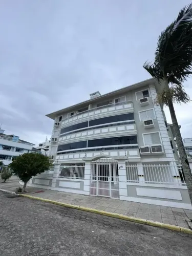 APARTAMENTO PORTEIRA FECHADA NOS INGLESES | 200M DO MAR | R$ 1.060.000