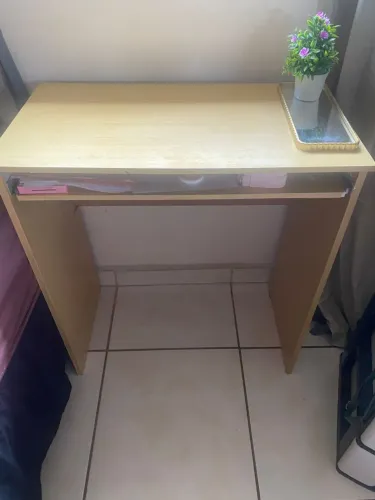 Vendo mesinha computador ?