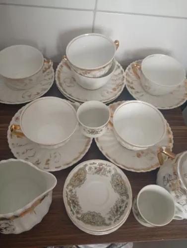 Leia o anúncio para não ter problemas jogo de porcelana com 21 pças obs: não entrego 