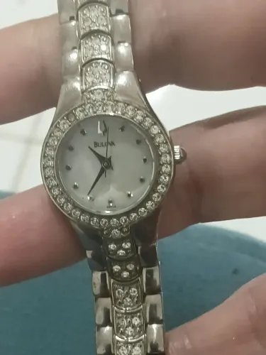 Relógio BULOVA todos em pedra rias uma joia linda, vou vendo por motivos de doença