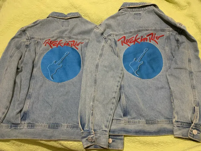 Jaqueta jeans Rock in Rio oficial.