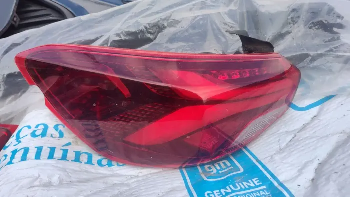 Lanterna led Onix sedan plus Premier original GM Chevrolet 2020 2021 2022 2023 2024detalhe