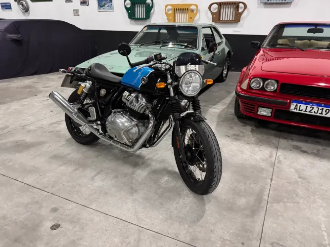 Royal Enfield Continental GT 650cil com 1.800 km rodado
