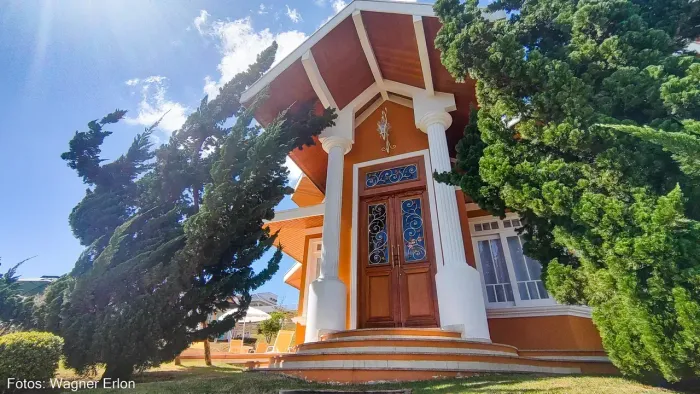Sobrado para venda tem 444 metros quadrados com 4 quartos em Quinta dos Lagos - Paraibuna