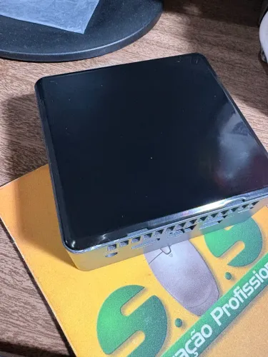 Mini PC NUC 8i3BEH 8º Geração SEM MARCAS DE USO.