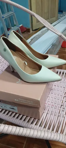 Sapato de salto visuano 