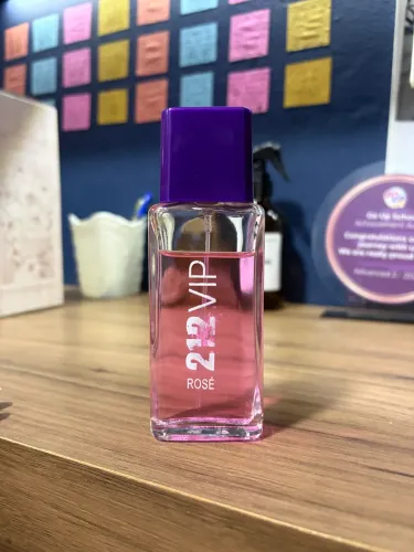 Perfume 212 vip rosé