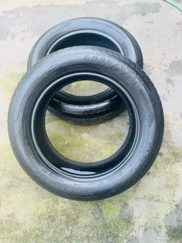 Par de pneu goodyear 