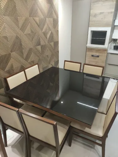 Mesa quadrada 140 x 140, tampo madeira e vidro preto, 8 cadeiras em madeira p/ reforma