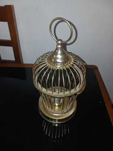 Porta vela decorativo de metal dourado antigo 