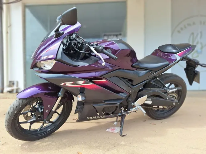Vendo essa moto esportiva aceito moto no negócio