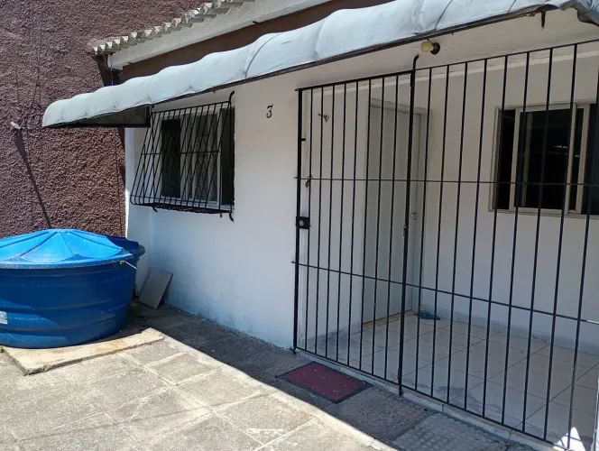 Casa com 02 quartos no Janga