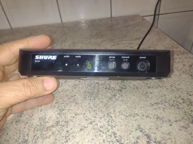 MICROFONE SEM FIO SHURE (SO A BASE)