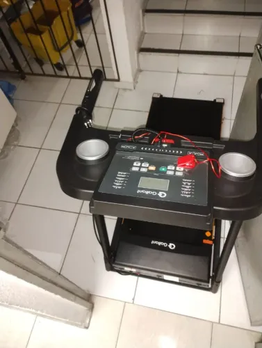 Esteira no precinho precisando trocar so o capacitor