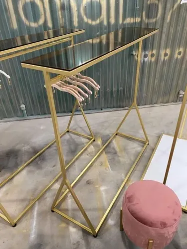 Arara de roupa cabideiro com vidro