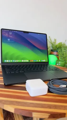 MacBook Air M4 13 pol. 16GB 256GB Meia-noite (727)