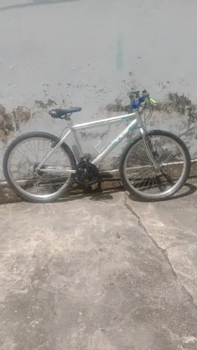 Bicicleta de Alumínio Aro 26