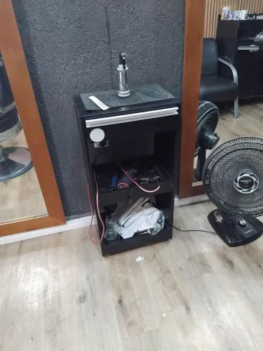 Carrinho de suporte barbearia ou salao de beleza
