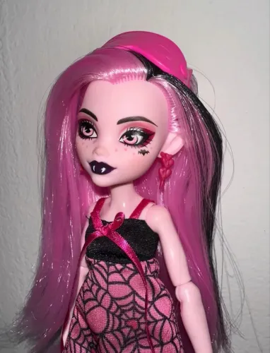 Draculaura Budget Monster High