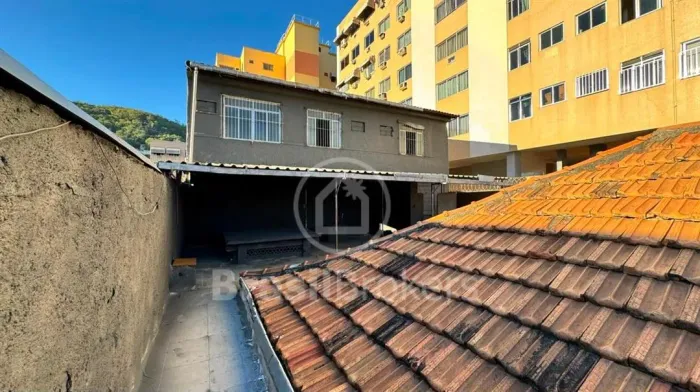 Excelente imóvel comercial, ideal para clínica ou empresa, vagas de garagem. Aceitando Fin