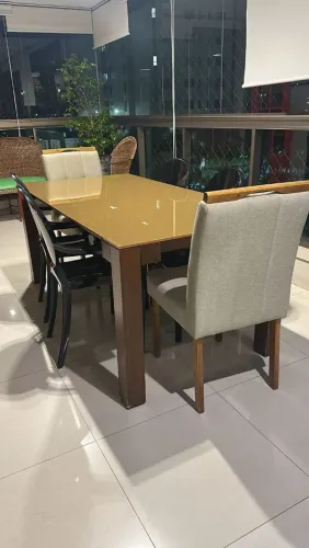 Mesa de Jantar com Cadeiras