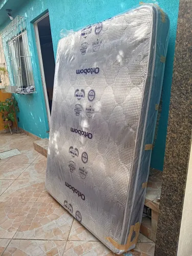 Colchão de casal Ortobom semi-novo ortopédico