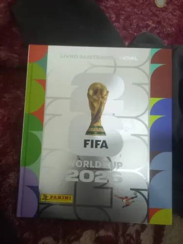 VENDO ÁLBUM OFICIAL DA COPA DO MUNDO FIFA 2026 - CAPA PRATA ?,incompleto