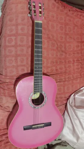 Violão rosa