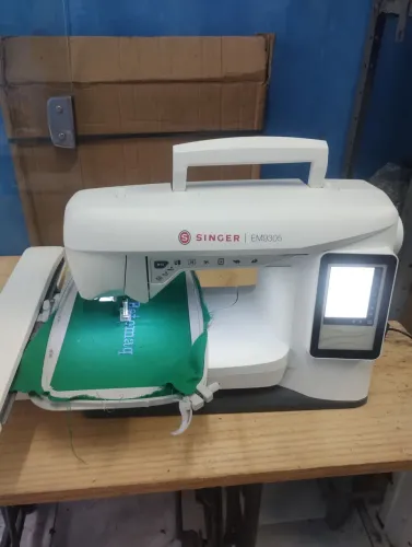 Máquina de bordar Singer EM9305