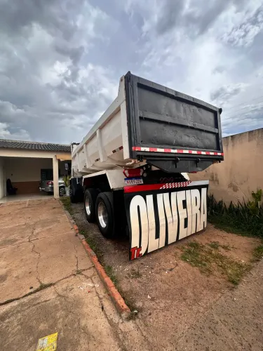 Caminhão Caçamba 2422e