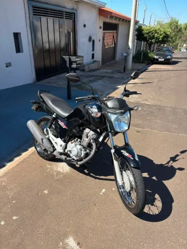 Vendo Honda 160 Start, único dono.