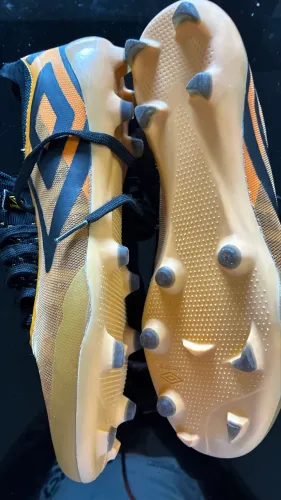 Chuteira Campo Umbro Velocita 6 Profissional n° 40/41