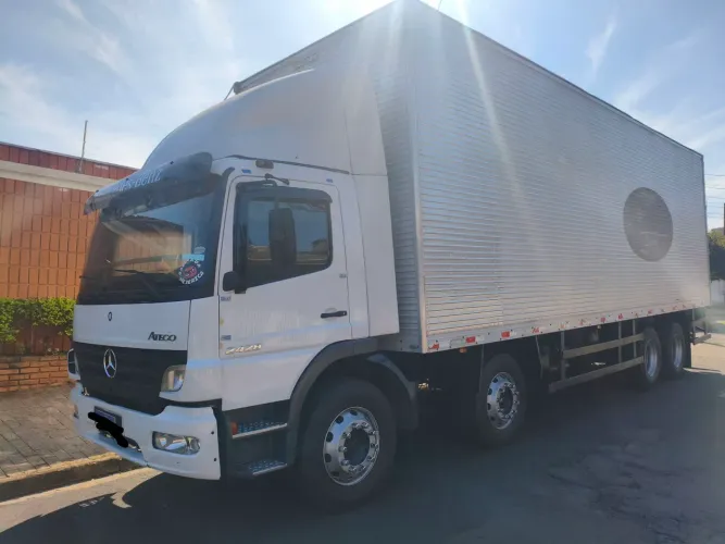 MB Atego 2428 bitruck baú 2011