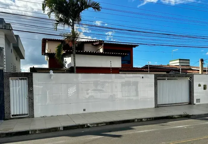 Casa com 3 quartos e piscina á venda no bairro Cidade Nova - Feira de Santana - BA