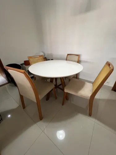Mesa Sala de Jantar Redonda c/ Cadeiras