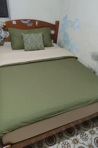 Troco cama de casal madeira macissa sem colchão por cama box de casal grande