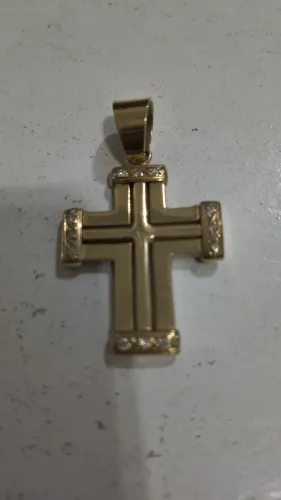 Crucifixo em ouro 18k