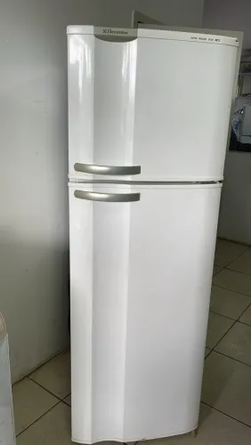 Geladeira Electrolux disponível para venda 