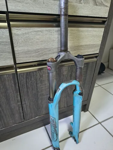 Suspensão RST Gilla aro 26 