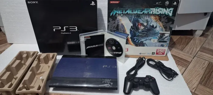 Ps3 edição Especial Metal Gear Rising