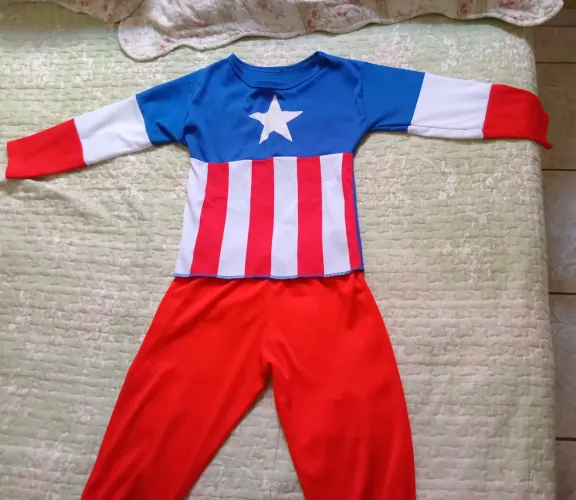 Vendo fantasia infantil tamanho 5 anos bem conservada 40,00