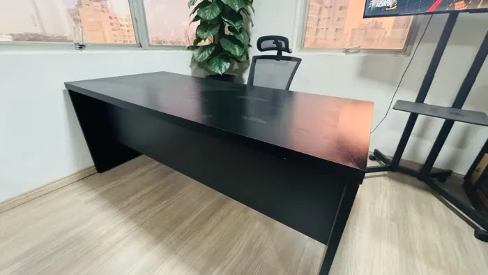 Mesa de reunião 1,80 por 0,80