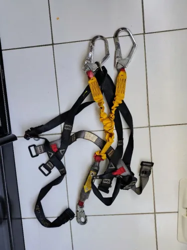 Cinto de segurança com dois talabarte