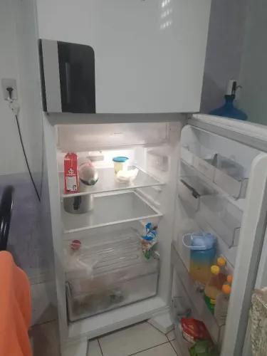 Vende-se geladeira Consul