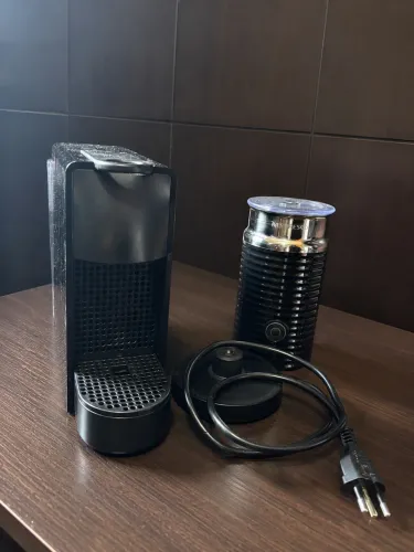 Cafeteira Nespresso Essenza Mini + Aerochino 3
