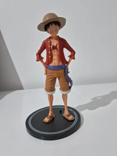 Action Figure do Monkey D. Luffy, do anime One Piece, de 22cm e fabricada no material PVC