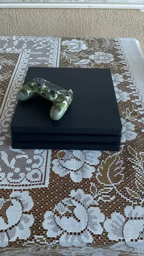 Ps4 pro com 1 controle ( GTA V incluso)