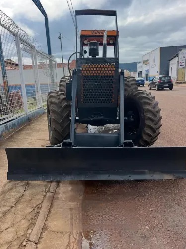 Trato agrícola com grade 